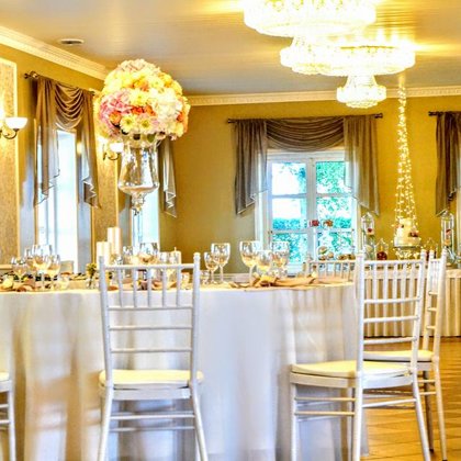 "Jonaitiškių dvaro" pokilių salė. Interjero autorius: Antanas Ruminas